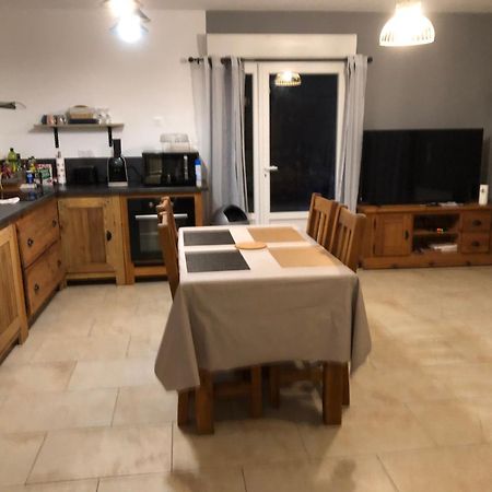 Charmant Logement Avec Piscine. Apartment Valleraugue Bagian luar foto